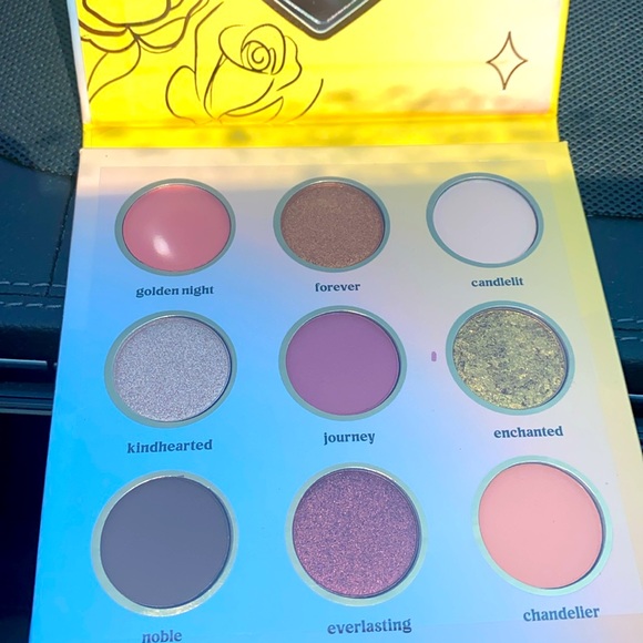 DISNEY CRÈME BELLE EYESHADOW PALLET OF 9 SHADOWS - Picture 5 of 6